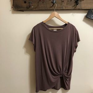 Cute top with a knotted side